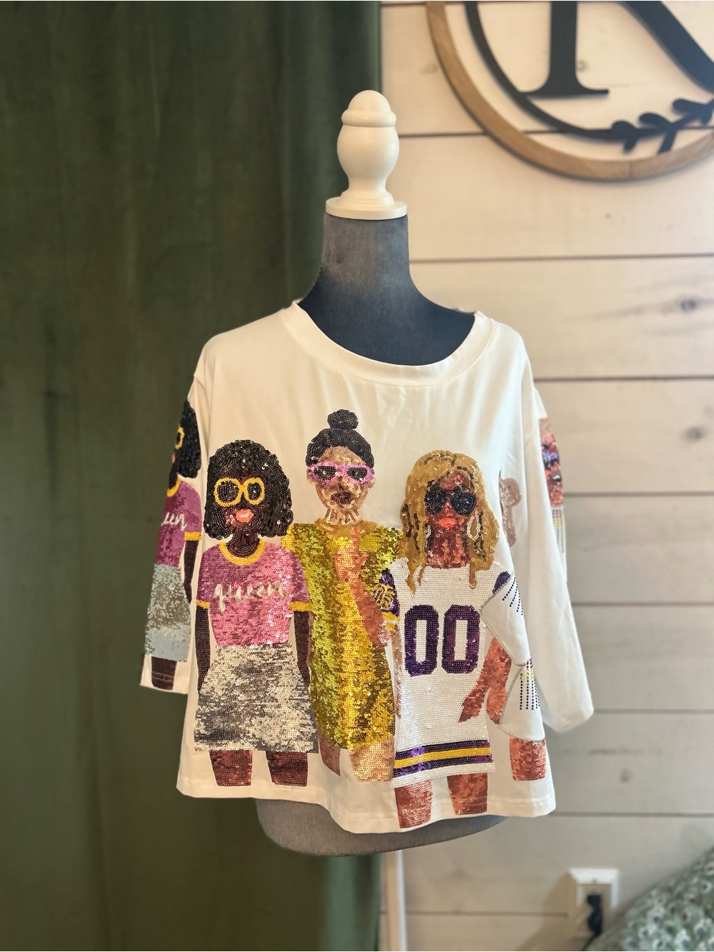 QUEEN OF SPARKLES White Short Sleeve Sequin Graphic Tee